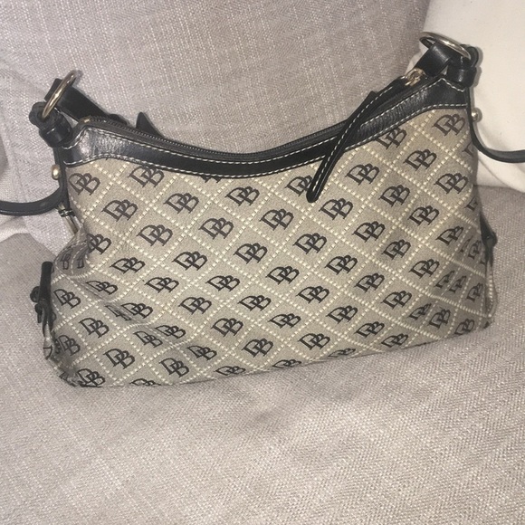 🔥Dooney & Bourke East West Cream/White Canvas